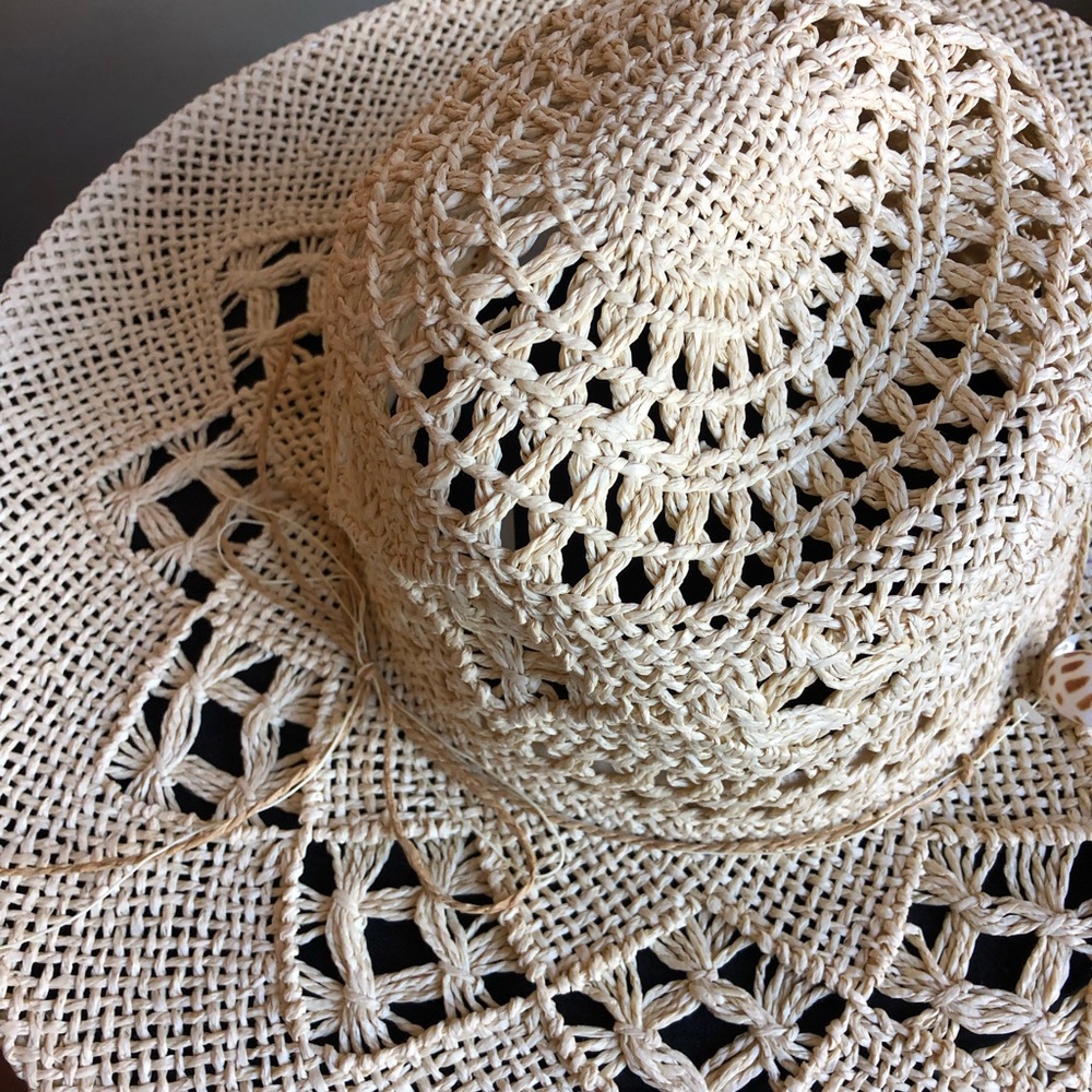 Straw Hat with Shells - Picture 6 of 11